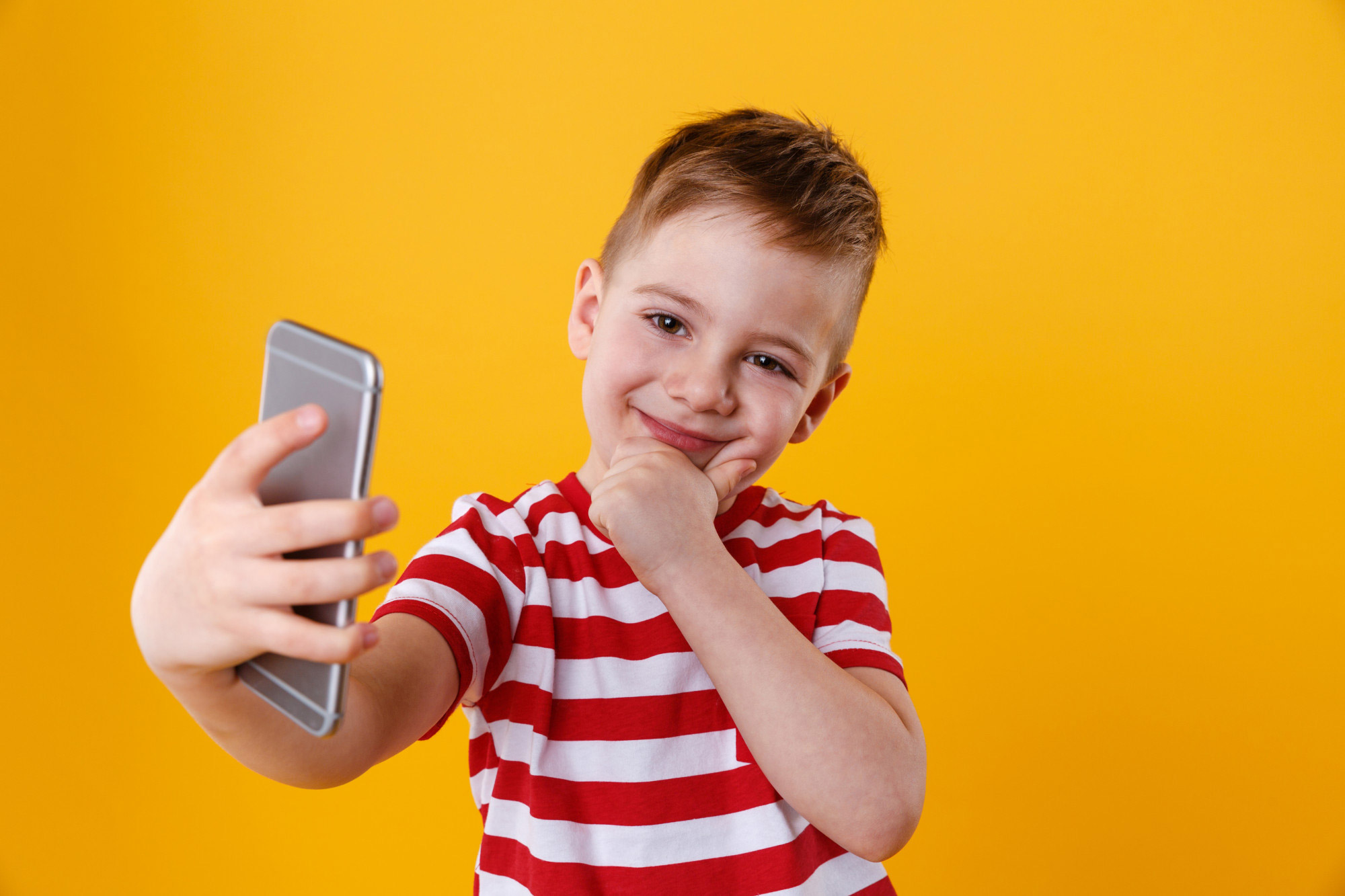 Adultização de crianças nas redes sociais: como proteger seus filhos