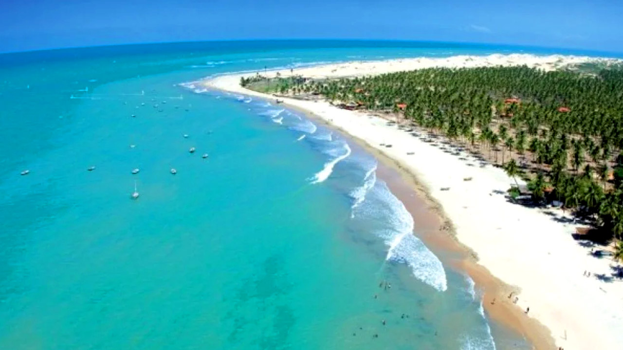 Icaraizinho de Amontada, fica a 200km de Fortaleza e cerca de 135 km de Jericoacoara.