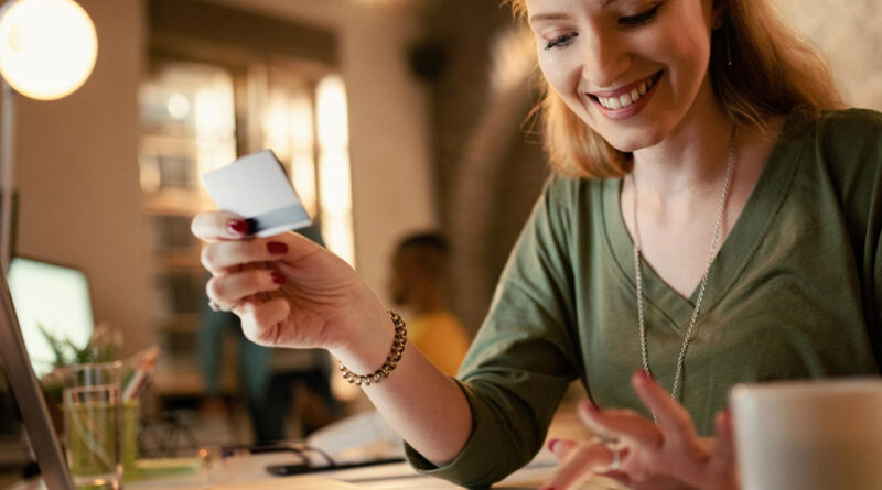 Use cashback, cupons e programas de fidelidade