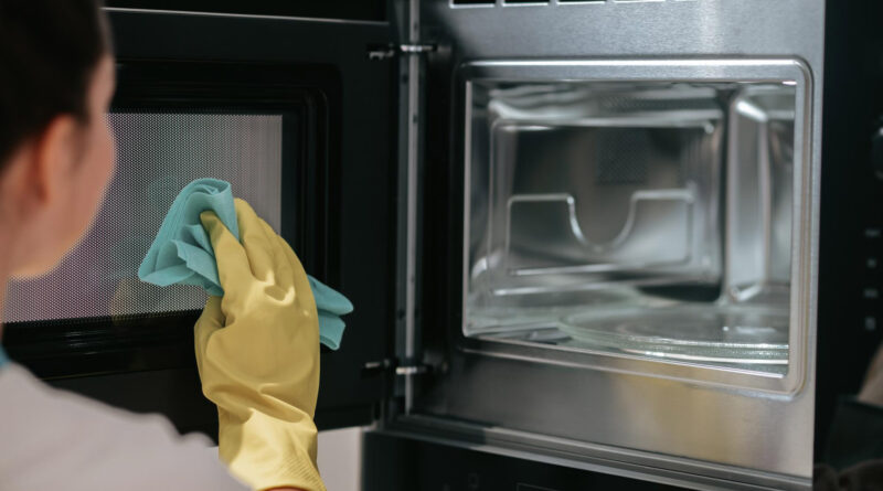 método simples para limpar o micro-ondas sem bicarbonato nem vinagre