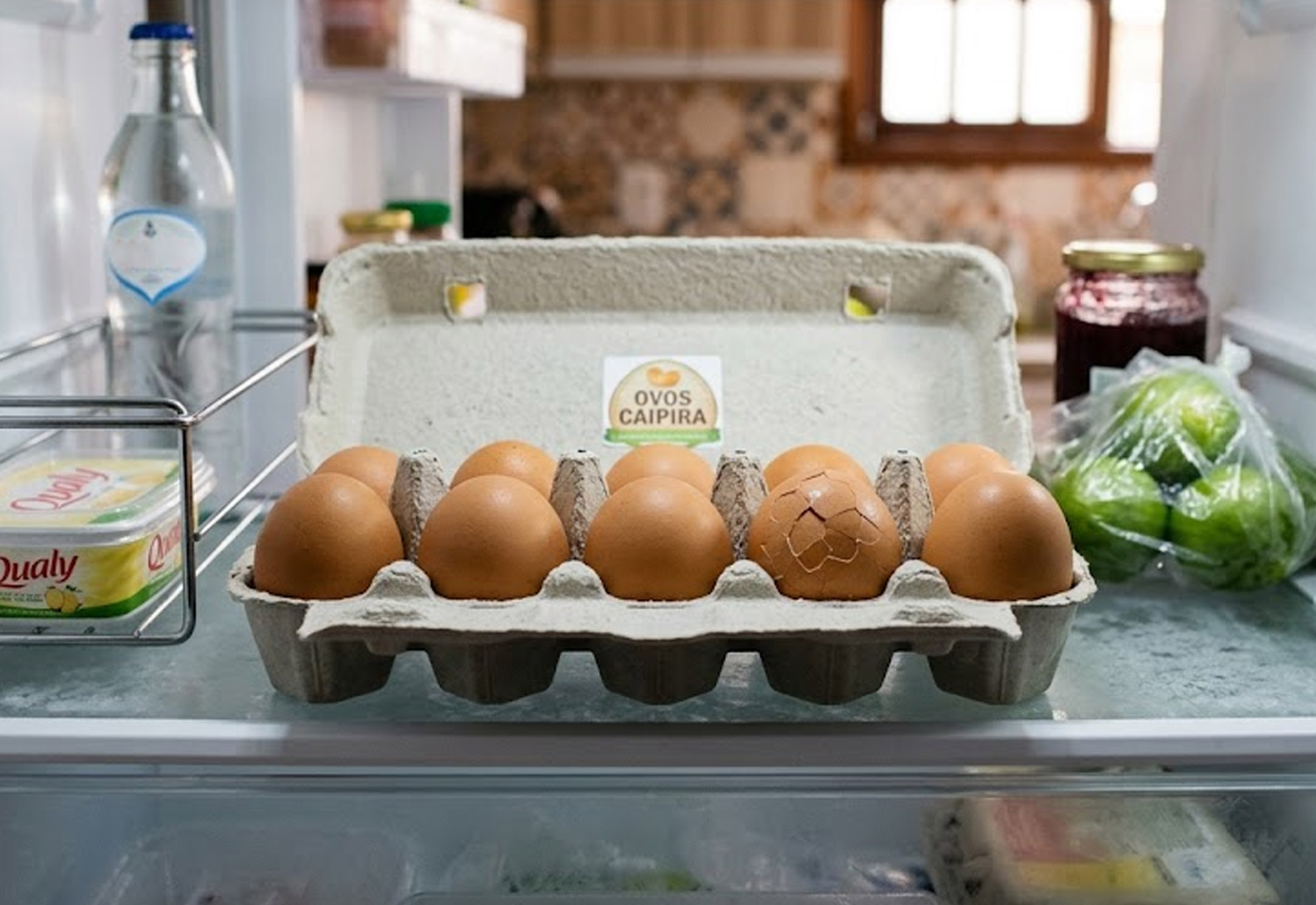 Ovo com a casca rachada: dá para cozinhar e comer ou é melhor descartar?